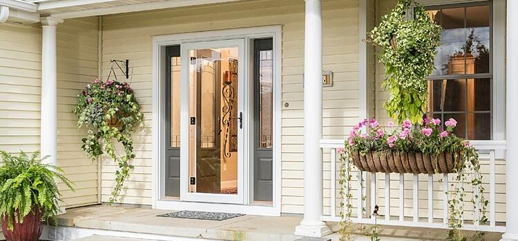 screen door installation in Kissimmee